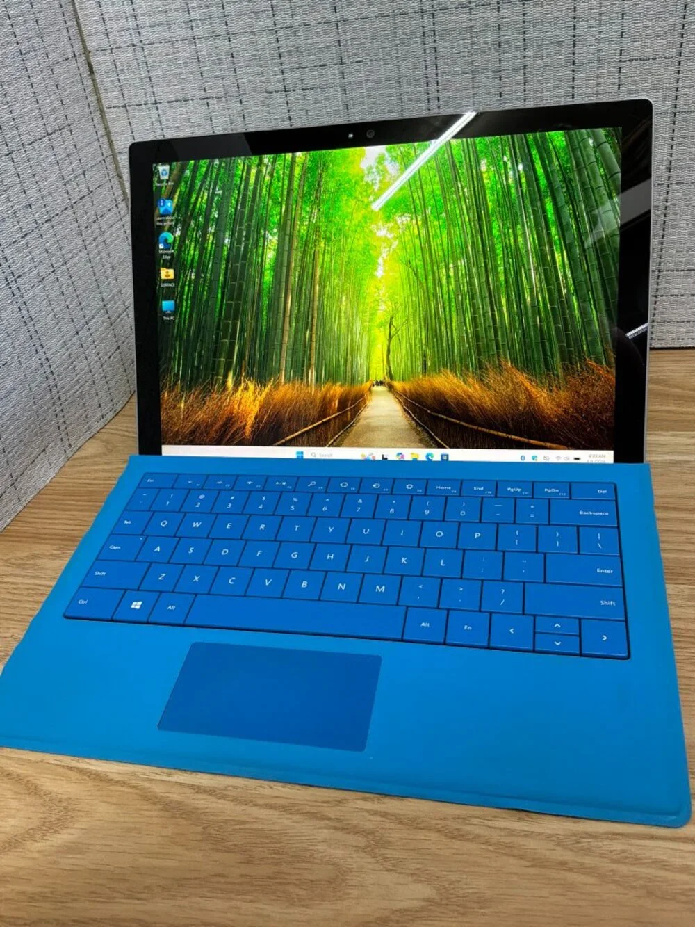 Microsoft Surface Pro 4 i5-6300U 4GB RAM 128GB SSD 12.3